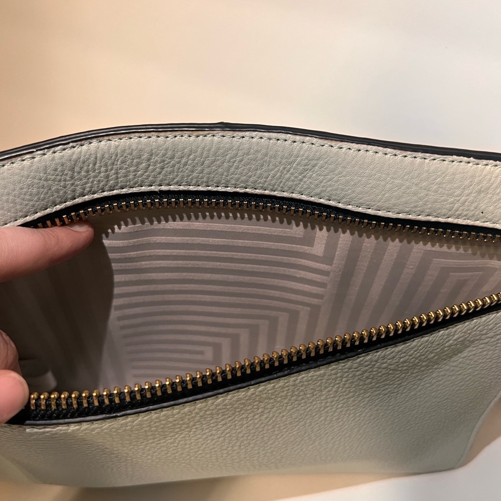 Kate Spade Saturday zippered clutch - Picture 2 of 6
